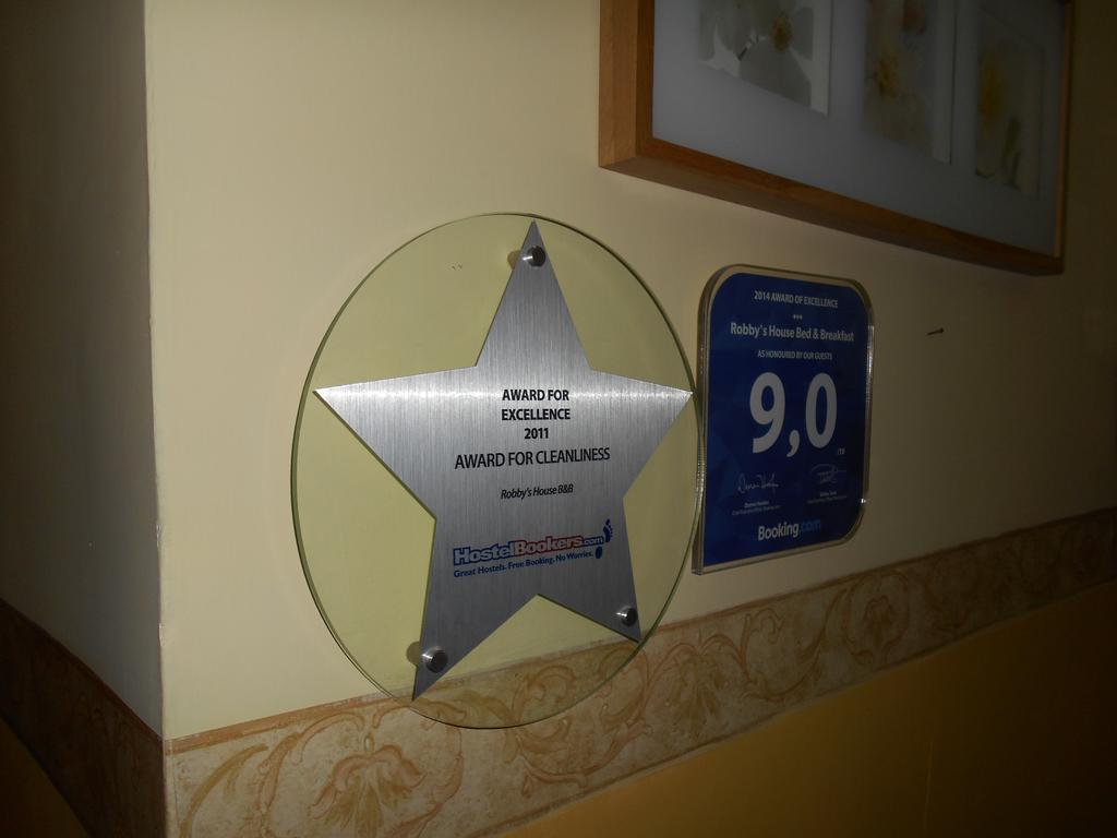 Robby'S House Bed & Breakfast Вико Екуензе Екстериор снимка